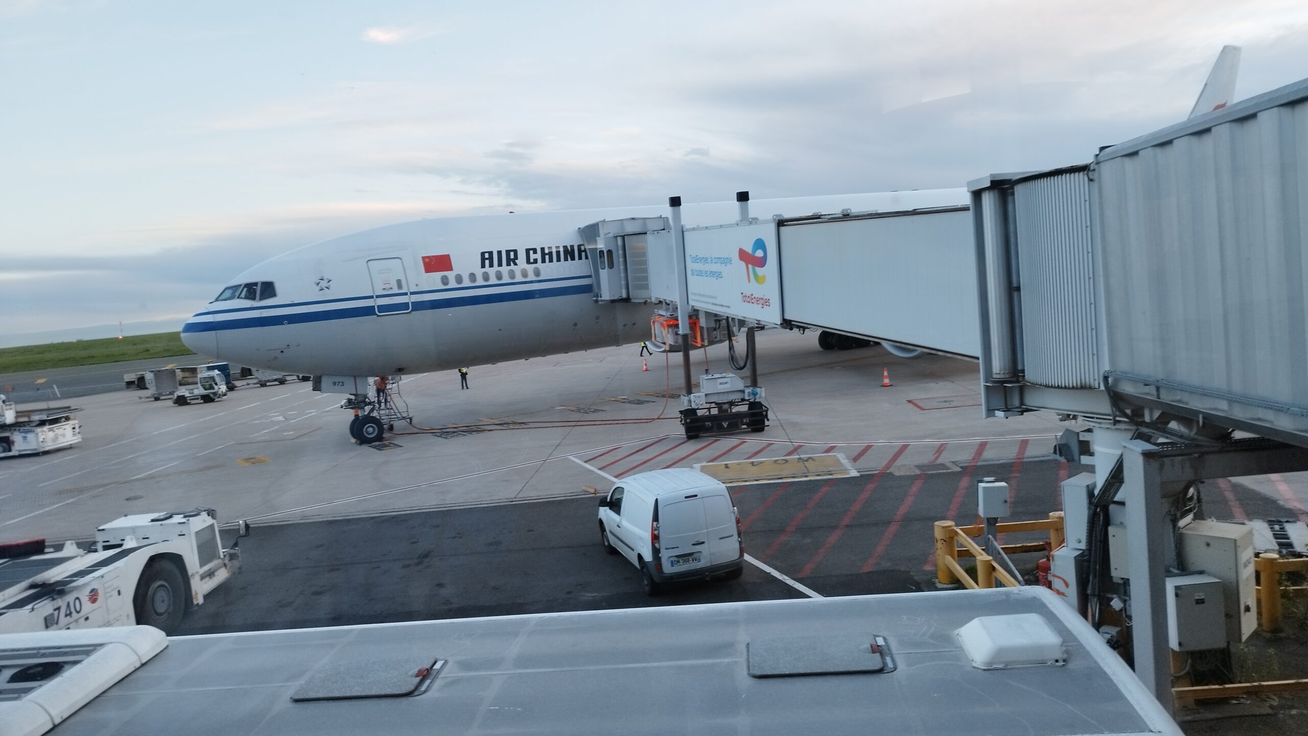 成田空港からパリ・シャルル・ド・ゴール空港への移動